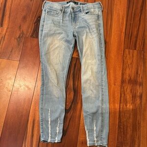 Hollister low-rise crop super skinny classic stretch jeans. Size 7R